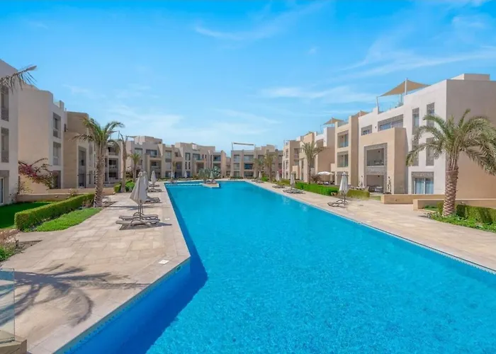 Mangroovy- 1br Gf Waterfront Glitzy Direct Pool شقة *