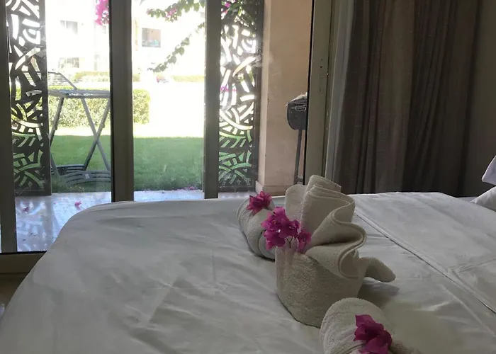 Mangroovy- 1br Gf Waterfront Glitzy Direct Pool Appartement Hurghada